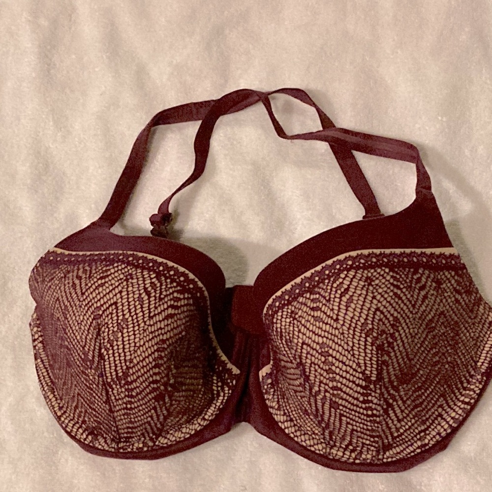Victoria’s Secret Lightly lined
Bra 34 triple D maroon